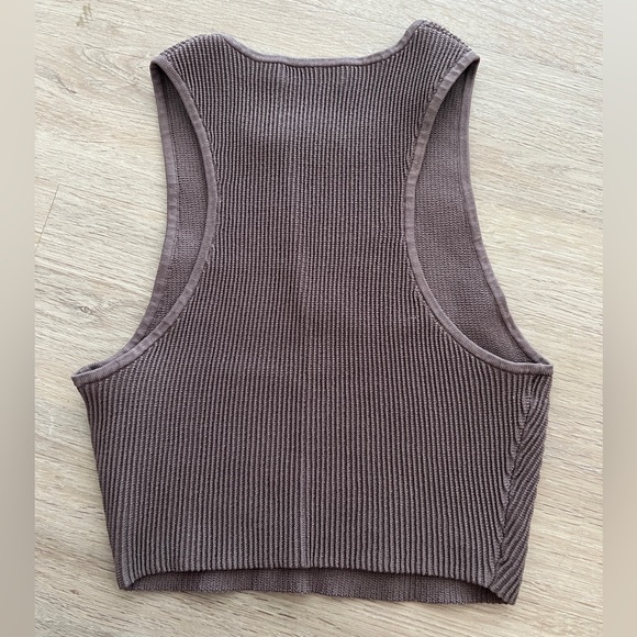 EUC Aritzia Babaton sculpt knit cropped halter in mauve, sz MEDIUM - Picture 4 of 7